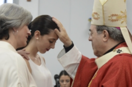 ¿Qué se celebra en la confirmación católica?