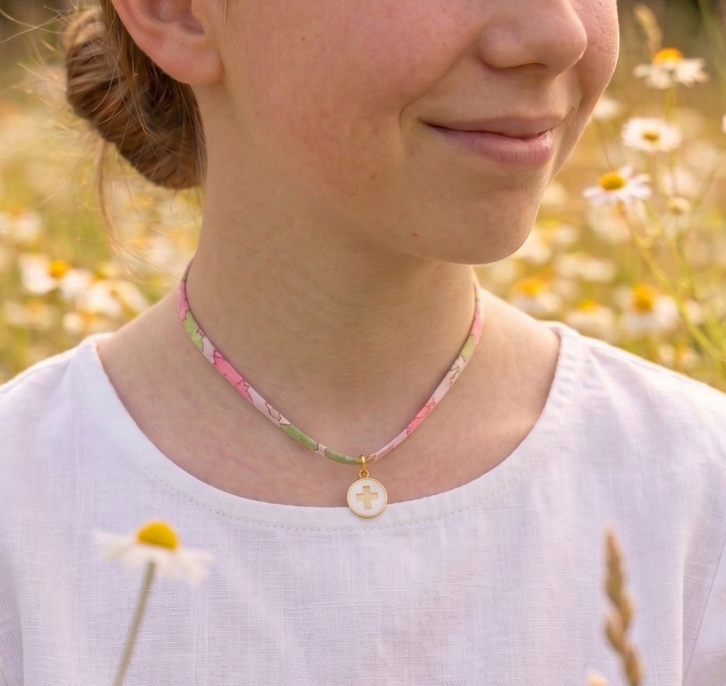 Collar Liberty Rosado Verde Cruz Calada
