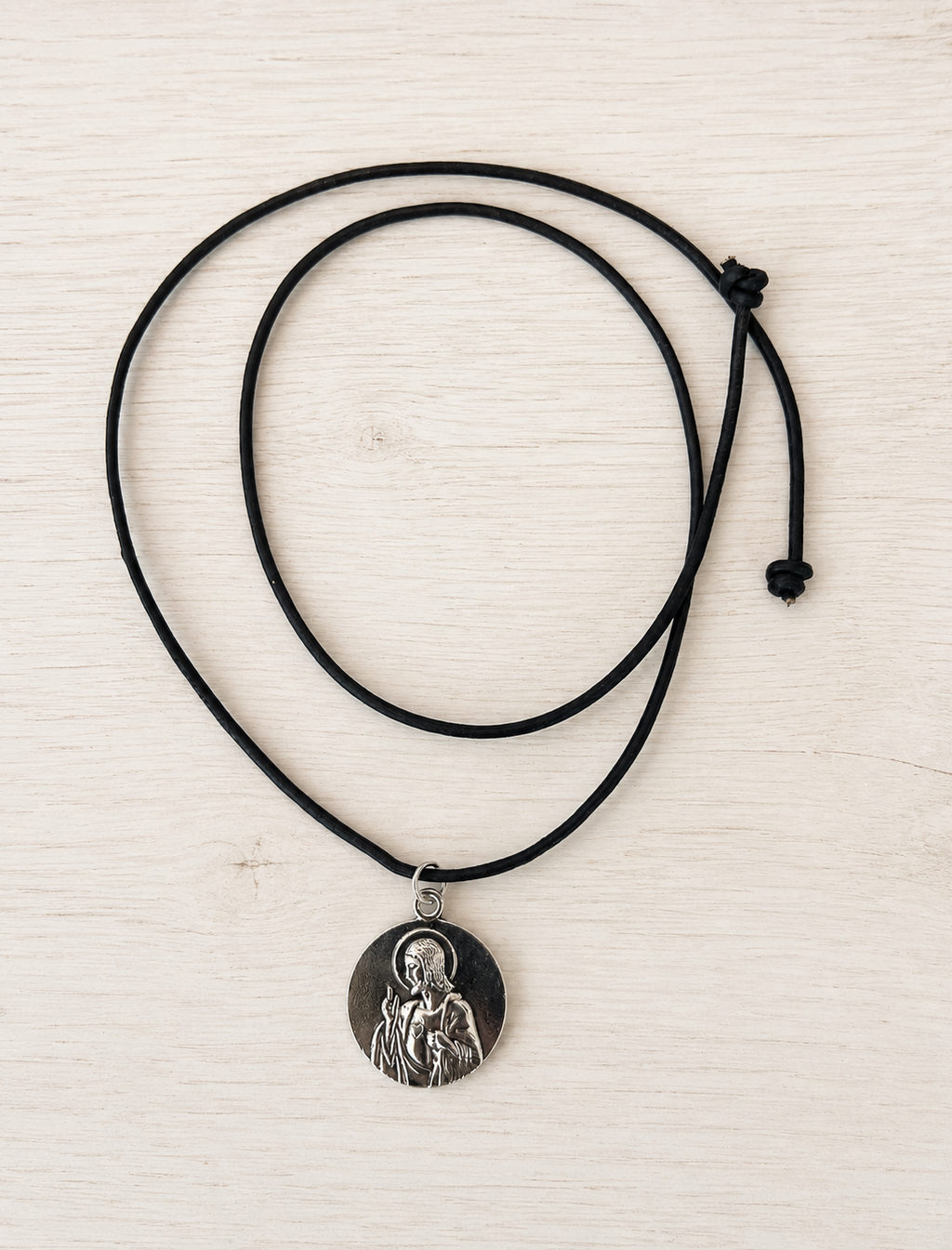 Medalla Escapulario con collar de cuero