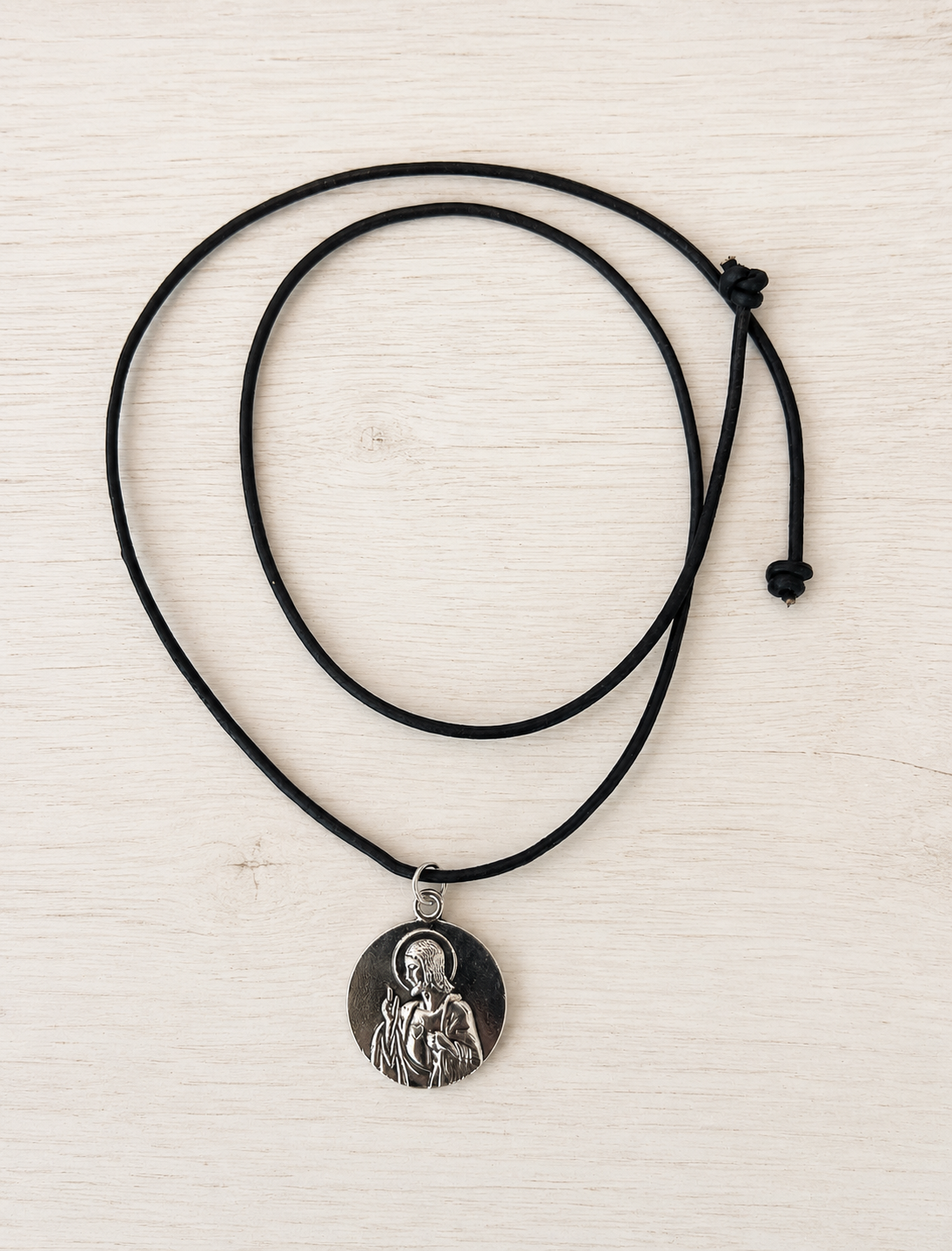 Medalla Escapulario con collar de cuero